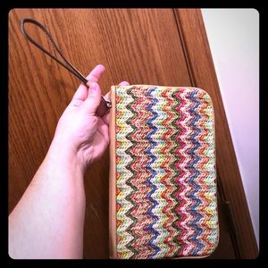 🛍 ANNE TAYLOR 💚💛💙Multicolored wicker wristlet